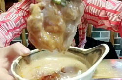 小姐姐吃火锅羊肉,小姐姐的羊肉美味之旅